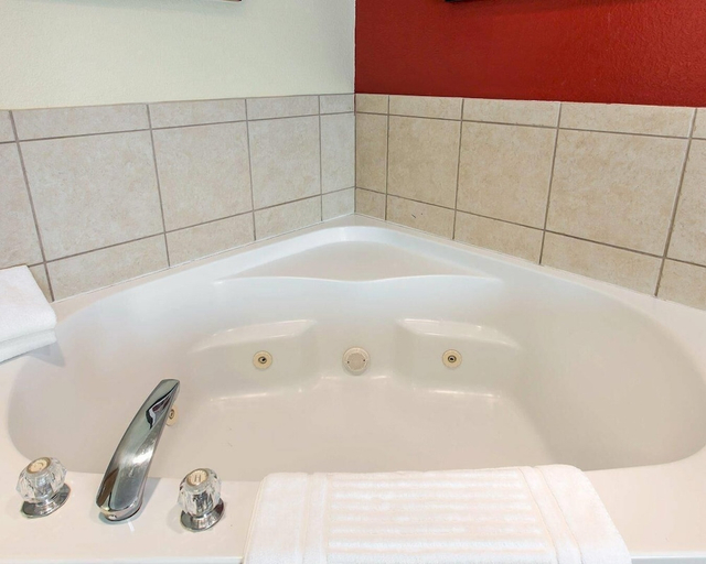 Bathroom, Comfort Suites Palm Desert I-10, Riverside