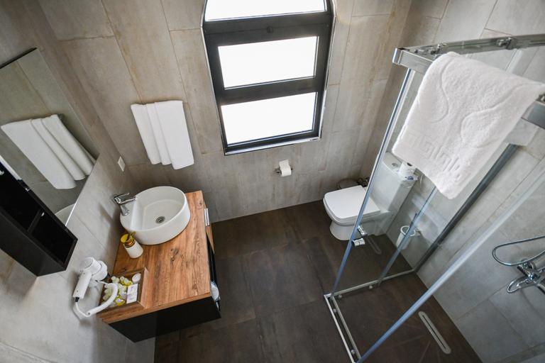 Bathroom 4, Dorana Hotel