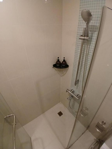 Bathroom 5, Milton Hotel Makati, Makati City
