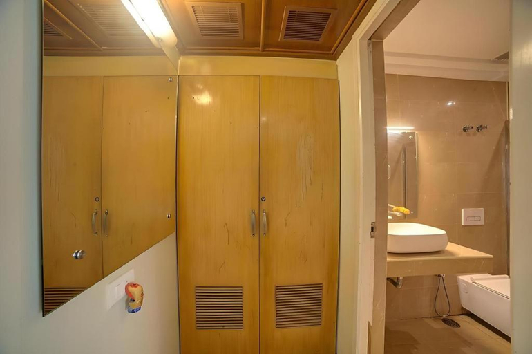 Bathroom 3, ILARA Hotel and Spa - OMR, Kancheepuram