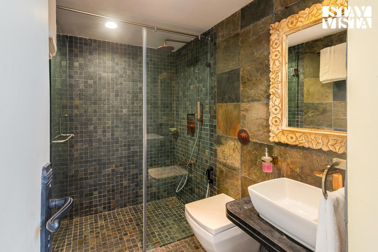Bathroom 4, StayVista at Shrimant Wada Royal Stay, Satara
