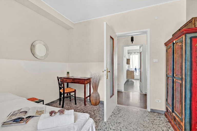 Bedroom 2, Riva Dante Apartments, Trento
