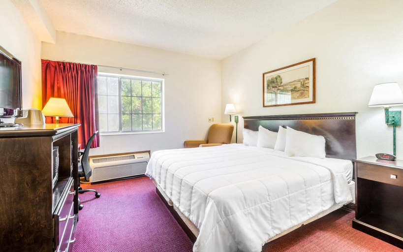 Bedroom 3, Wamego Inn And Suites, Pottawatomie