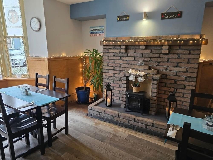 Food & Drinks 4, Harry's Hotel, Ceredigion