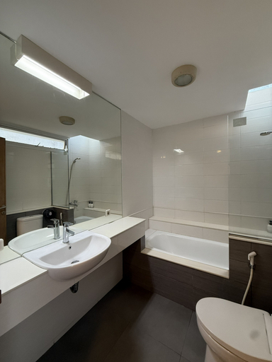 Bathroom 5, Villa Amethyst G-36 Bukit Pakar Golf 6BR with Private Pool, Billiard and Karaoke Set, Bandung
