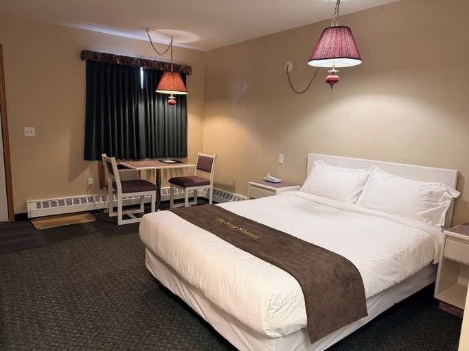 Bedroom 2, The King's Motel, Division No. 6