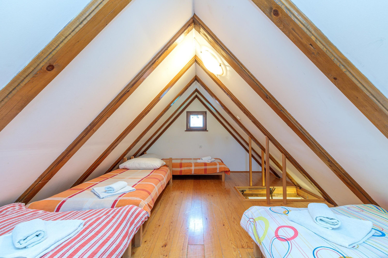 Others 5, Chalet Zavrh with Private Heated Pool, Brod Moravice