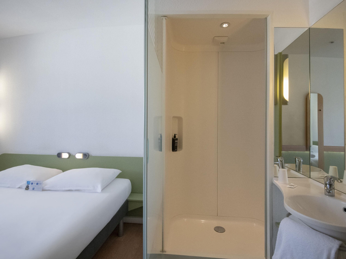Bathroom 5, ibis budget Ajaccio, Corse-du-Sud