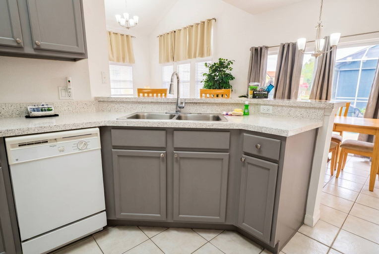 Private kitchen 2, 3BR Townhome Lake Berkley - Near Disney, Osceola