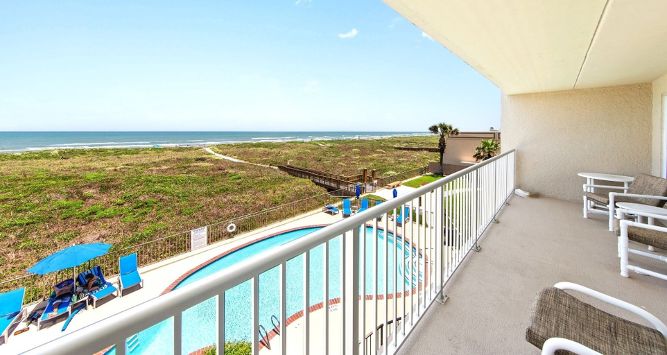 Property grounds 2, Edgewater Unit #304 2 Bedroom Condo by RedAwning, Cameron