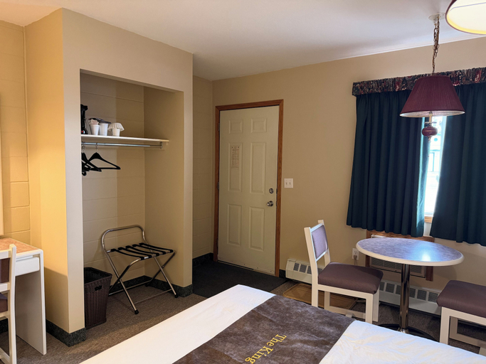 Others 5, The King's Motel, Division No. 6