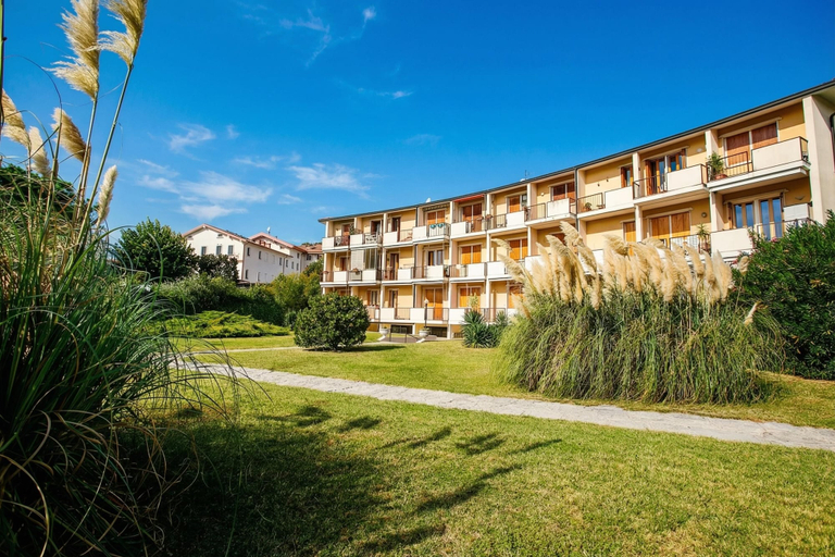 Exterior & Views 2, Spiaggia Azzurro -lakeside with terrace, Brescia