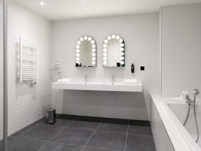 Bathroom 5, ibis Styles Arras Centre, Pas-de-Calais
