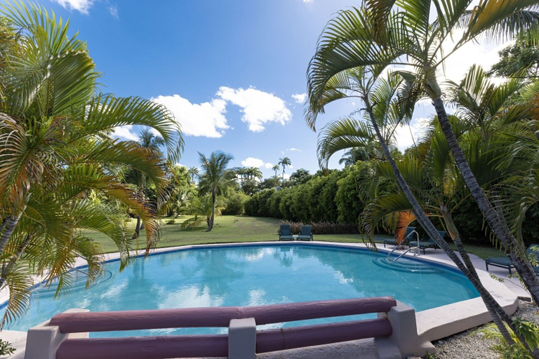 Pool 2, Glitter Bay Estate 214 1 Bedroom Apts