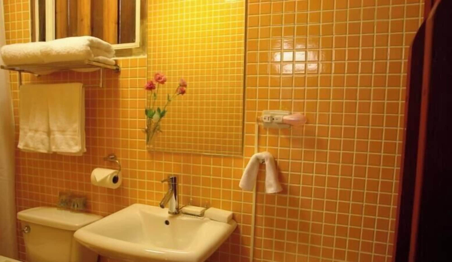 Bathroom 4, Piano Piano B&B, Kinmen