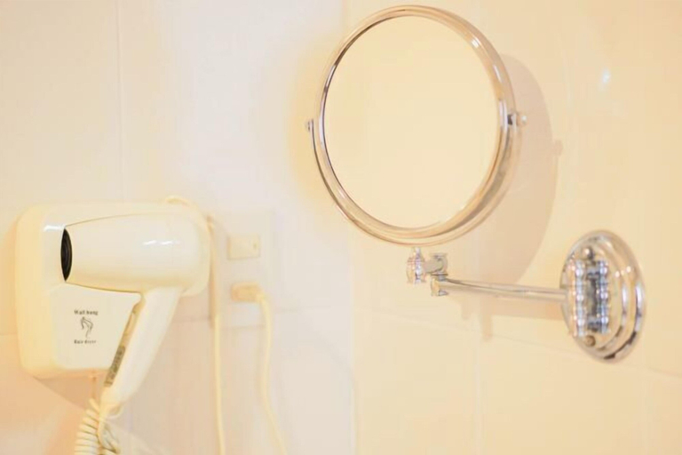 Bathroom 4, Hoa Binh 1 Hotel, Long Xuyen Township