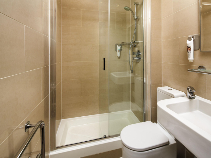 Bathroom 5, ibis Styles London Gloucester Road, London