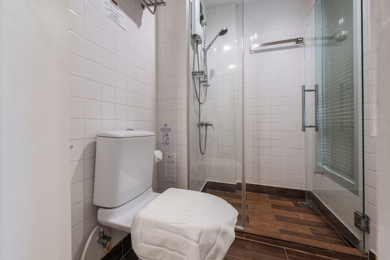Bathroom 4, The Bedrooms Boutique Hotel, Wattana