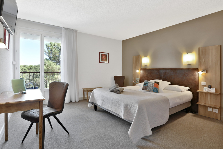 Bedroom 4, Logis Hôtel le Tropicana, Dordogne