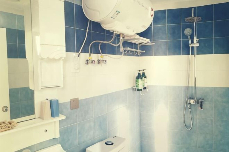 Bathroom 3, Qingwu Fisherman's Hostel, Zhoushan