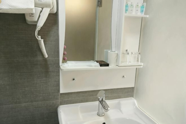 Bathroom 3, Anyu · Wooden House, Zaozhuang
