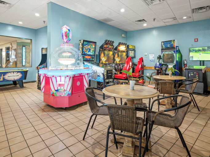 Food & Drinks, Hawaiian Inn by Distinctive Beach Rentals, Volusia