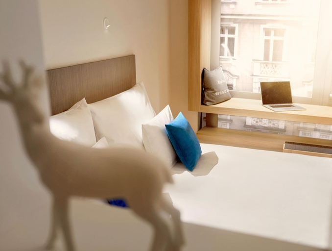Bedroom 4, Schwabinger Wahrheit by Geisel, München