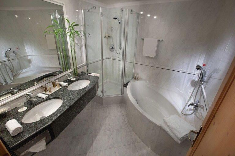 Bathroom 4, Hotel Gardena Grodnerhof, Bolzano