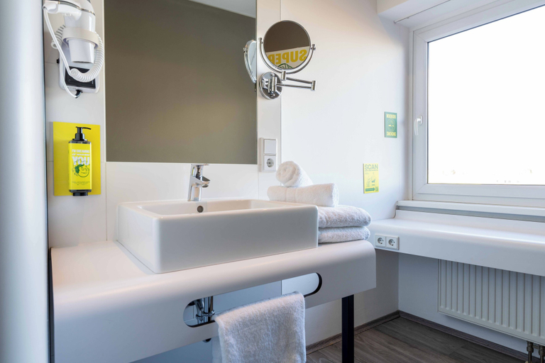 Bathroom 4, SLEEEP Hotel Wiener Neudorf, Mödling