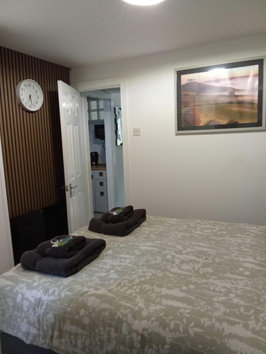 Bedroom 5, Swannery Vista 1 Bedroom Apartment, Dorset