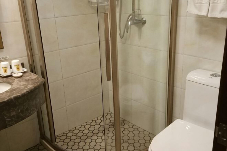 Bathroom 4, Super 8 Hotel (Beijing Fengbo Metro Station), Beijing