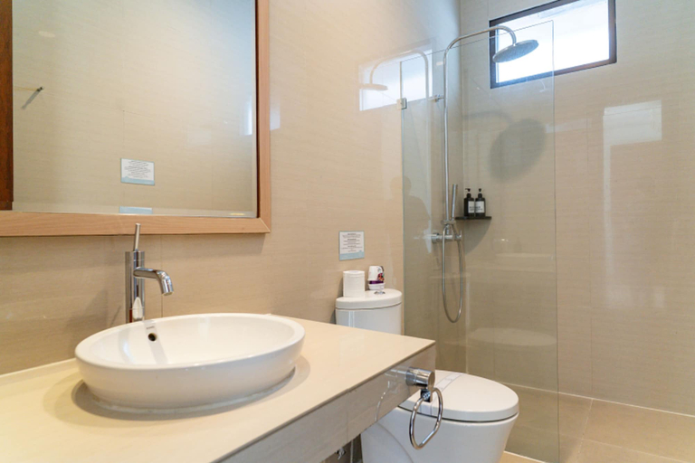 Bathroom 3, Magenta Villa 6 BR With Pool Movieroom Billiard, Bandung