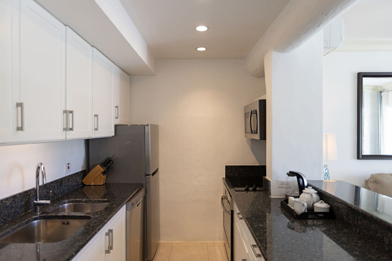 Private kitchen, Glitter Bay Estate 214 1 Bedroom Apts
