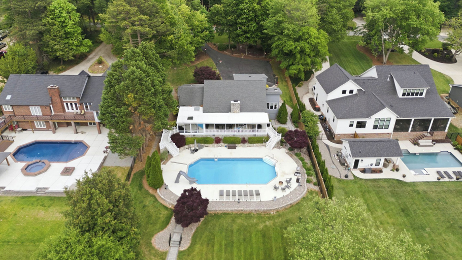 Exterior & Views 2, Lakefront Home w Pool, Dock, Fire Pit & Game Room Sip, Sip Away by Avantstay, Lincoln