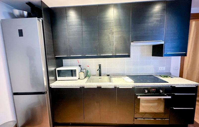 Others 4, Suite in appartamento, Rome