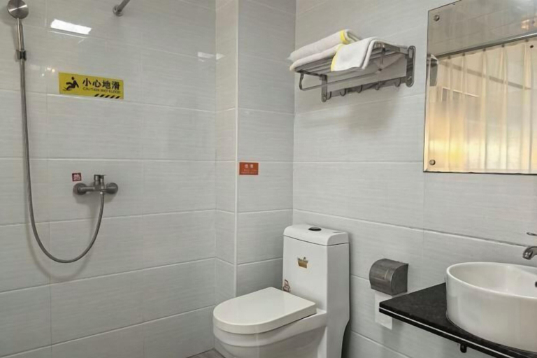 Bathroom 3, Yingzhou Business Hotel, Zhuhai