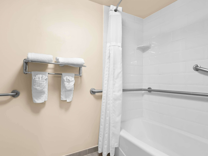 Bathroom 4, Best Western Potomac Mills, Prince William