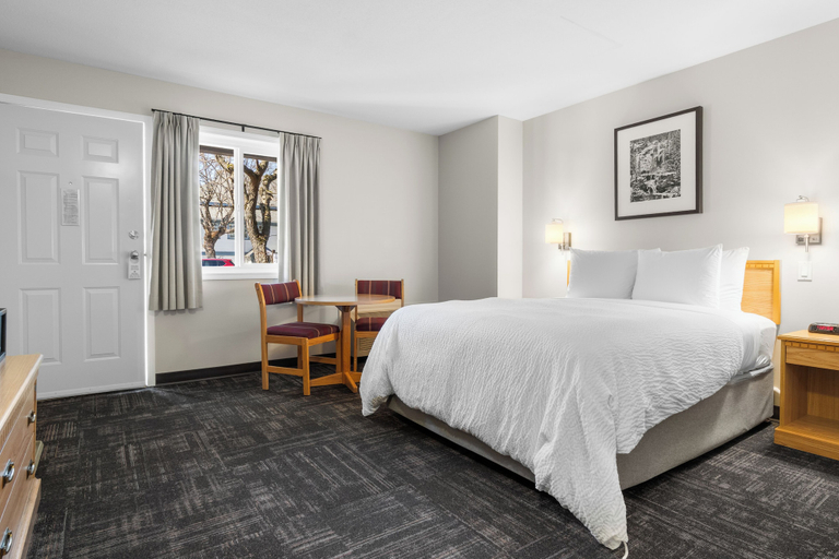 Bedroom 4, The Lodge at Arrow Lakes, Central Kootenay