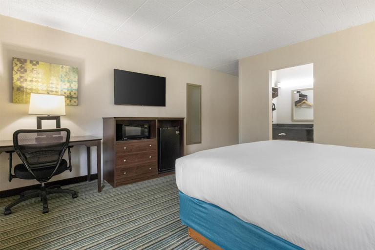Bedroom 3, Best Western Woodhaven Inn, Wayne