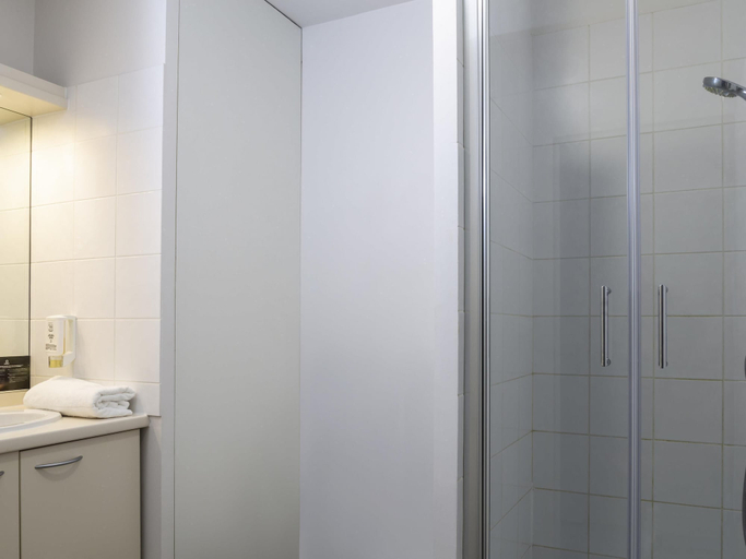 Bathroom 5, Aparthotel Adagio Access Avignon, Vaucluse