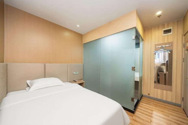 Bedroom 3, Orangewood Hotel (Shanghai Pengpu Xincun Subway Station), Shanghai