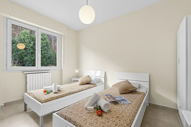 Room 5, The Golden View: 2-bed Apartment w/ AC, Verbano-Cusio-Ossola