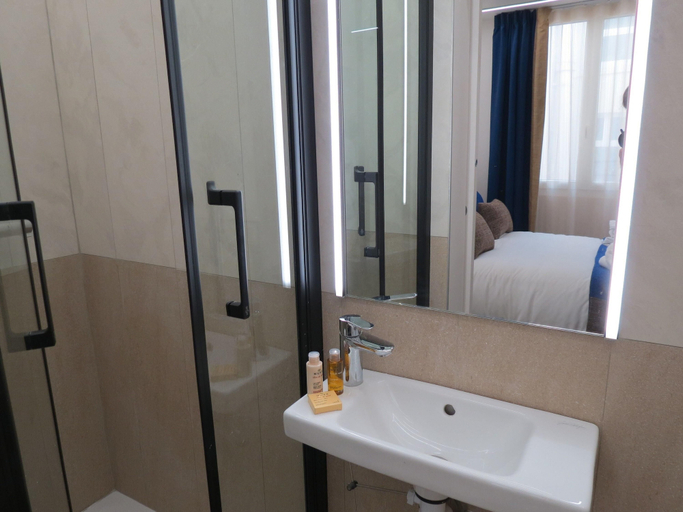 Bathroom 5, Mercure Paris Opéra Lafayette, Paris