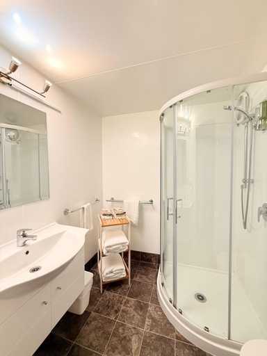 Bathroom 2, Amity Serviced Apartments, Queenstown-Lakes