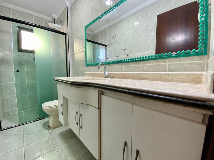 Bathroom 4, Costa do Marfim, São Vicente
