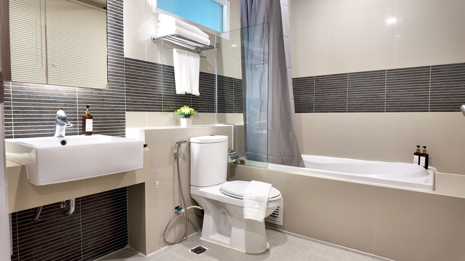 Bathroom 5, Aspira Suites Sukhumvit 20, Khlong Toey