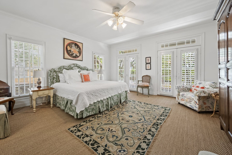 Room 3, Sunny Days 5 Bedroom Home, Georgetown