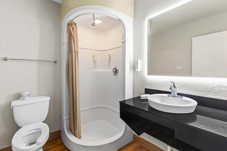 Bathroom 3, Park Inn by Radisson, Wells, Elko