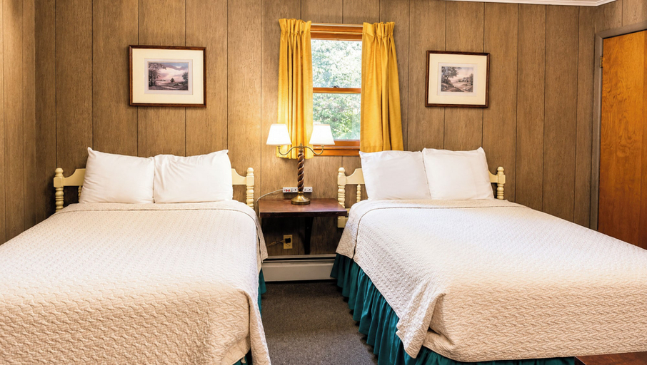 Bedroom 3, Indianhead Ironwood Motel, Gogebic