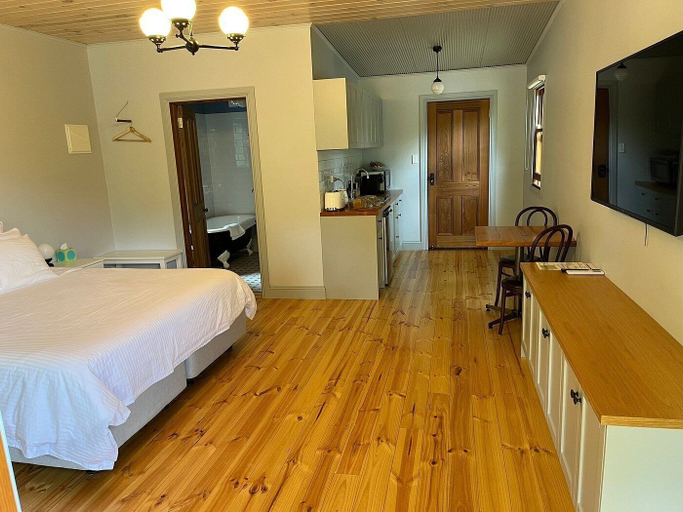 Bedroom 2, Tread Lightly Cabins, Adelaide